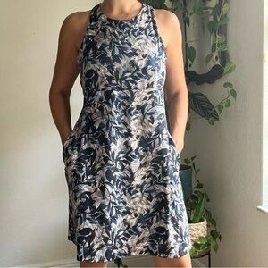 Kyodan Outdoor Athletic Dress with built-in Bra and zippered pockets - size M